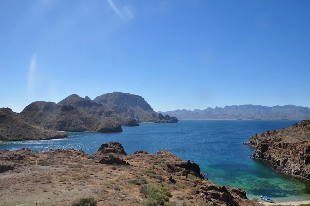 Esta imagen tiene un atributo ALT vacío; su nombre de archivo es islas-e-islotes-de-la-bahia-de-loreto-1024x680.jpg