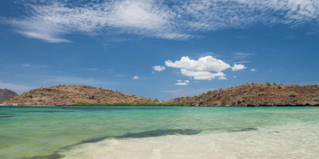 Esta imagen tiene un atributo ALT vacío; su nombre de archivo es playa-requeson-baja-california-sur-1024x512.jpg